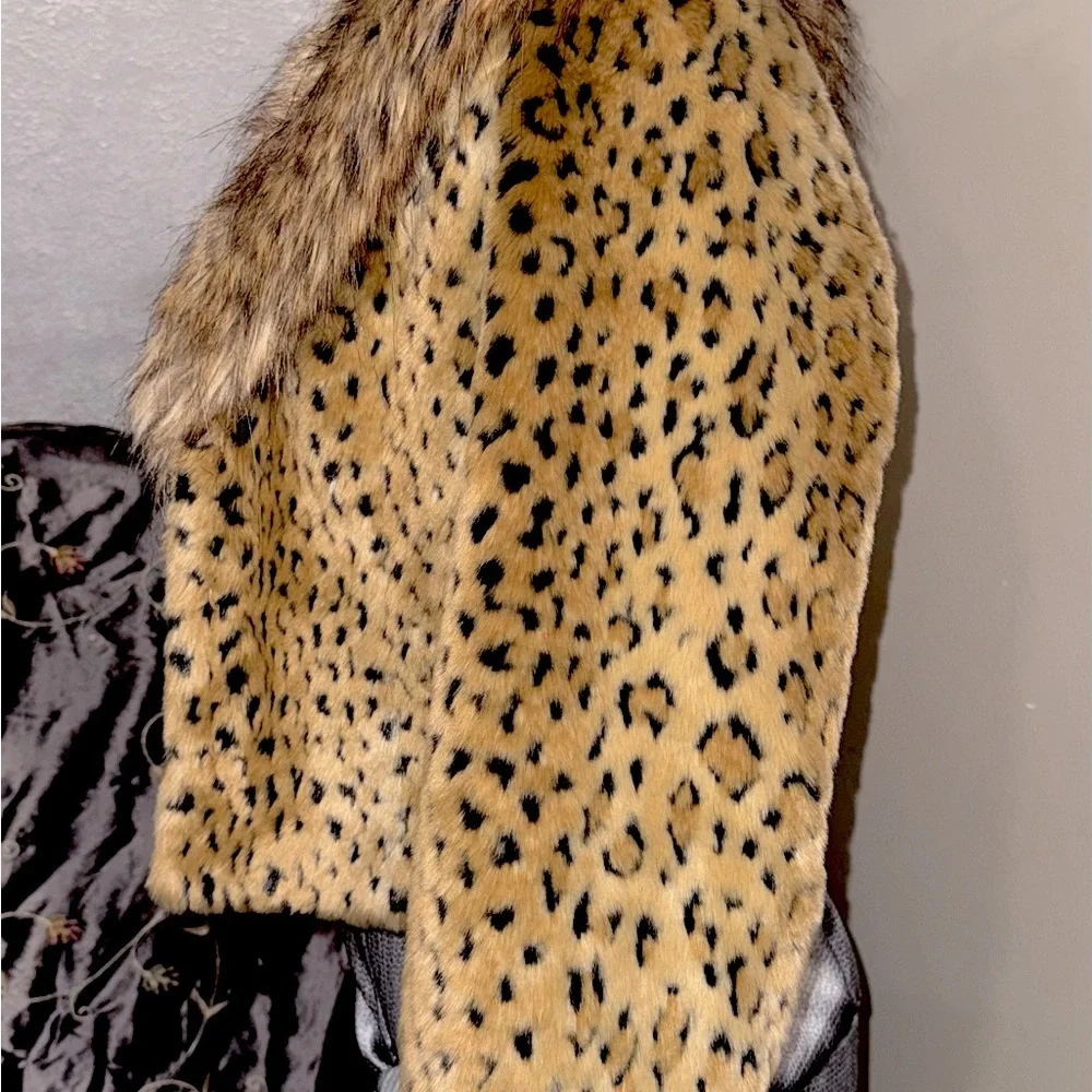 Brown & Black Lynx Faux Fur Jacket by International Concepts Size small - Picture 8 of 8